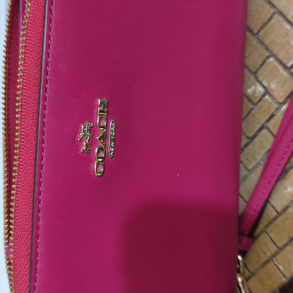 COACH Pink Leather Double Zip Wristlet Wallet. GREAT CONDITION - Picture 5 of 6